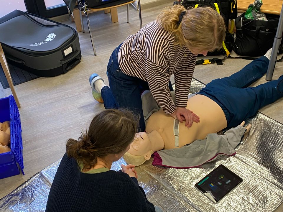 Erste-Hilfe-Kurs in der Praxis mit dem Ergotherapie-Team