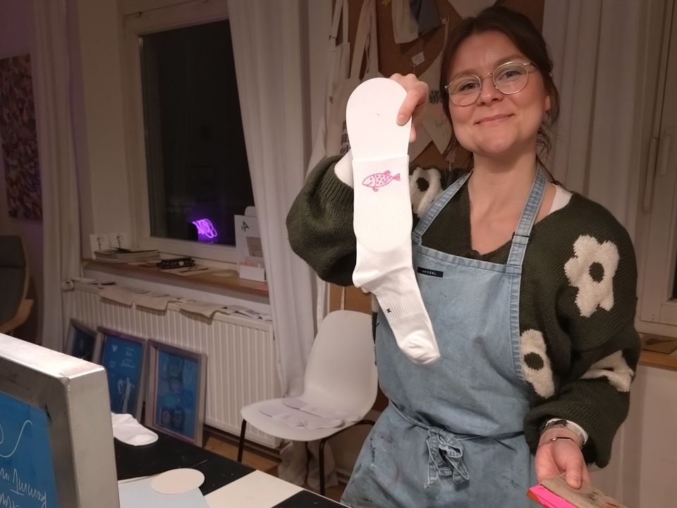 Lara hat Socken bedruckt